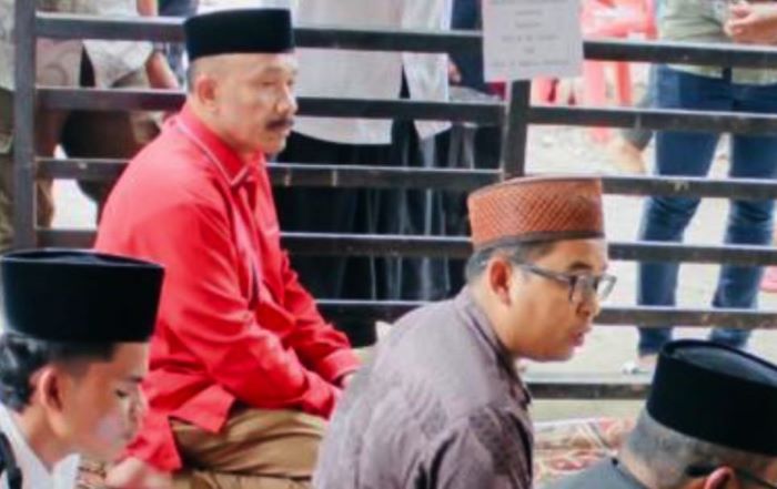 Pasangan Sarjani - Al Zaizi Bersama Pendukung Takziah Di Rumah Tu Sop