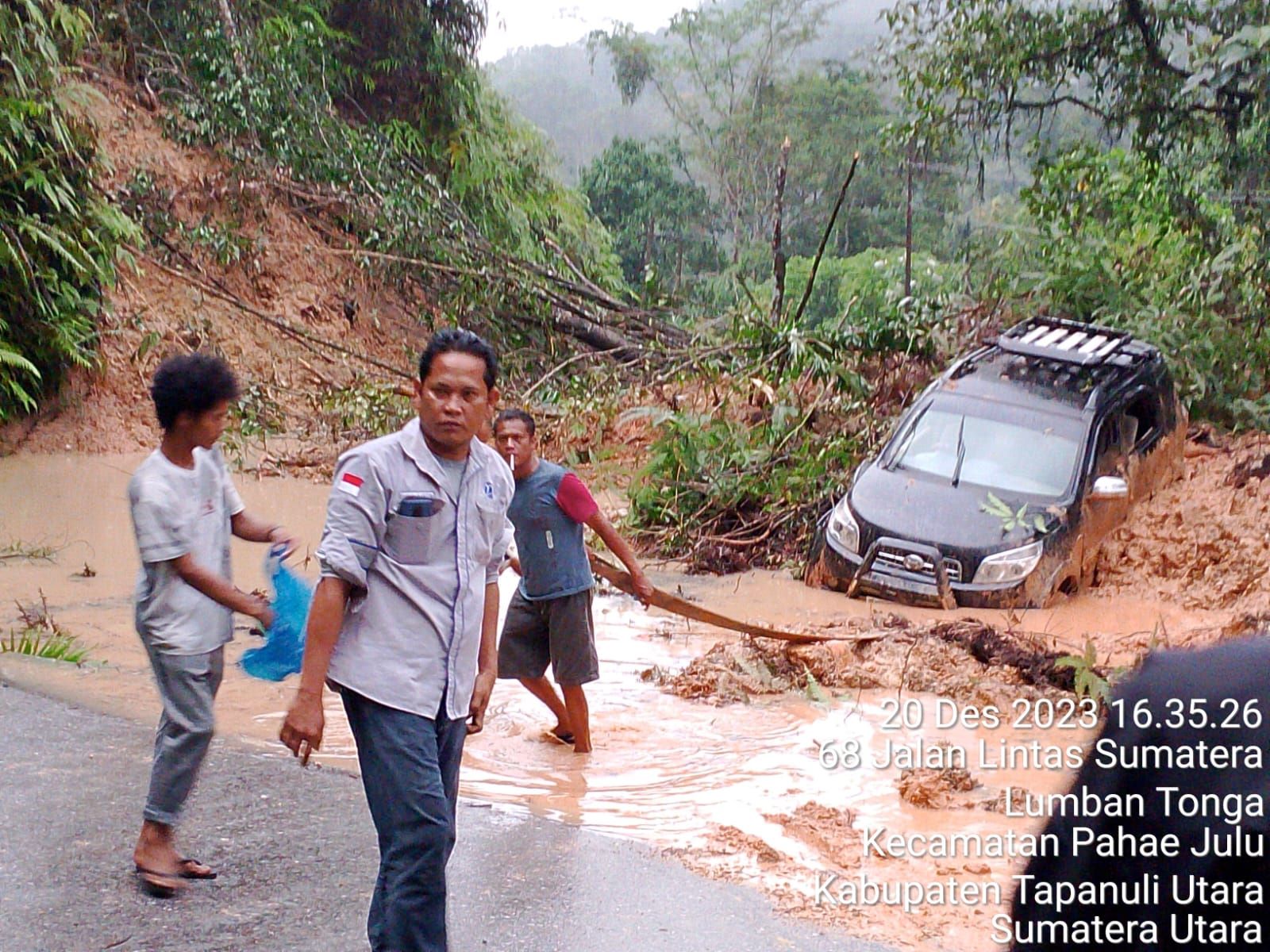 Jalinsum Taput-Tapsel Tertutup Longsor
