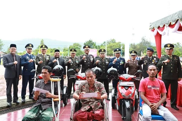Di Hari Pahlawan, Aceh Besar Bantu Disabilitas