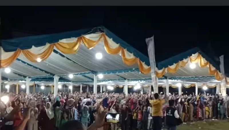 Paslon SAH Santuni Anak Yatim Saat Kampanye Terbuka Di Agara