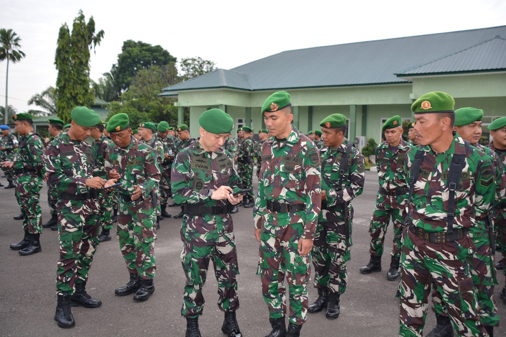 Cegah Judi Online, Korem 022/PT Periksa Mendadak Handphone Prajurit