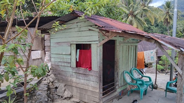 Rumah Bekas Warung 2 x 3 Meter Dan Anak Sakit Butuh Operasi