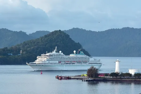 Kapal Pesiar MS Amera Singgah Di Teluk Sabang