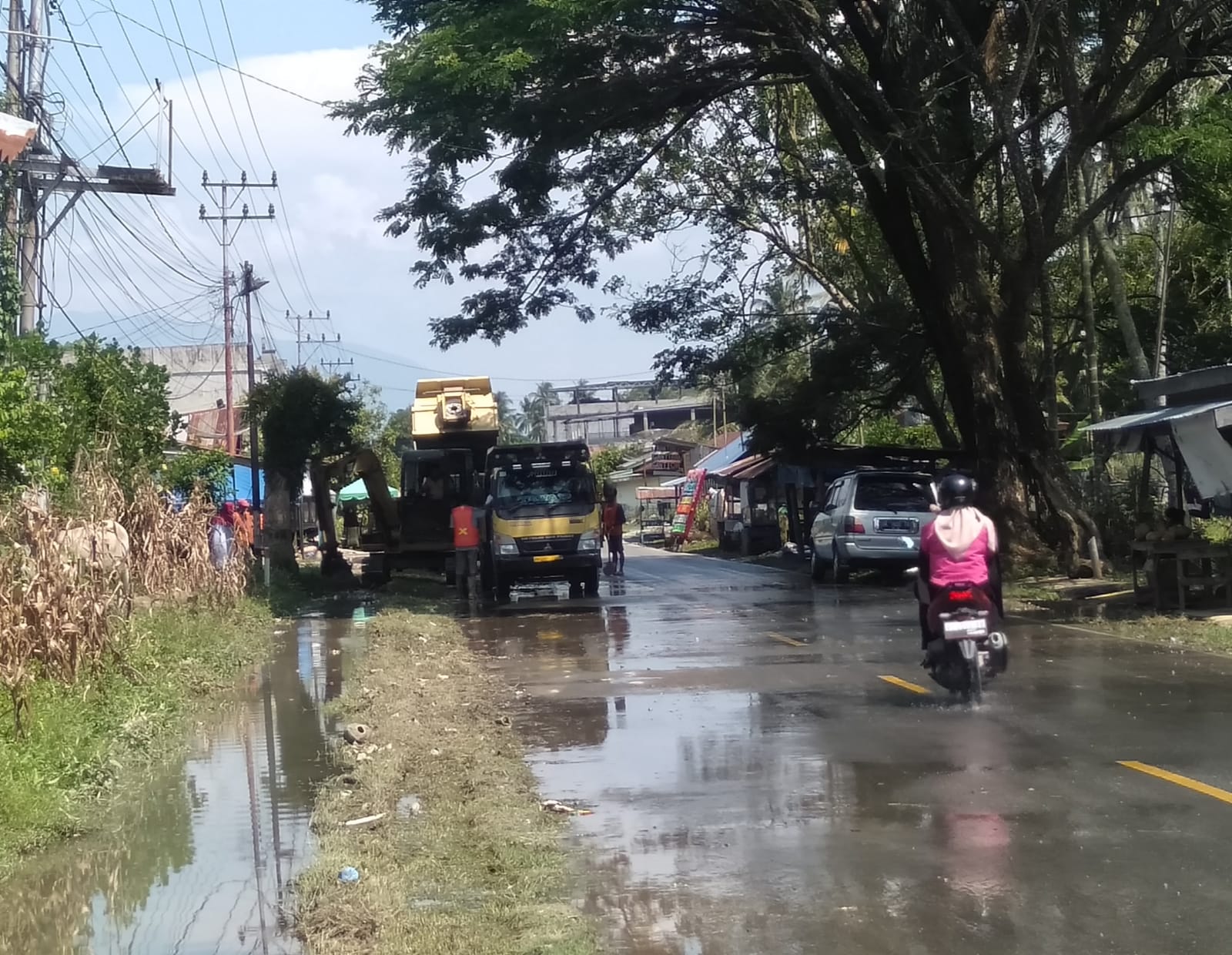 Pipa Utama Air Bersih Pecah Akibat Pengerukan Drainase