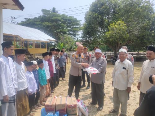 Program Bansos Untuk Negeri, Polisi Serahkan Sembako Ke Panti Asuhan