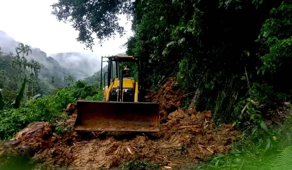 Berjibaku Atasi Longsor Ulupungkut