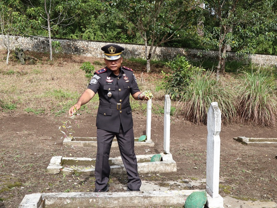 Pejabat Rutan Tarutung, Lapas Siborongborong Dan Humbahas Ziarah Di TMP