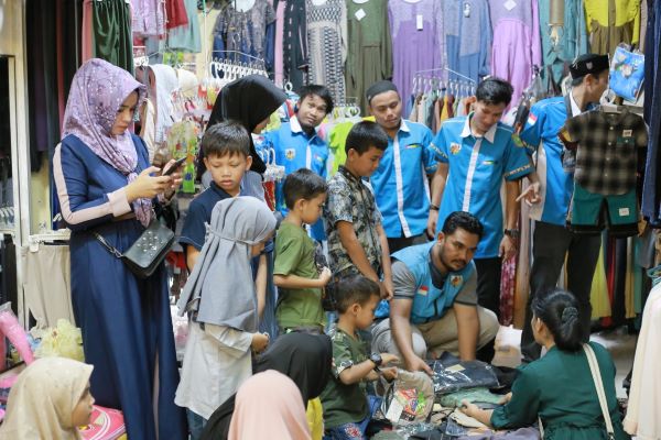KNPI Subulussalam Beri Perhatian Khusus Anak Yatim Korban Kebakaran