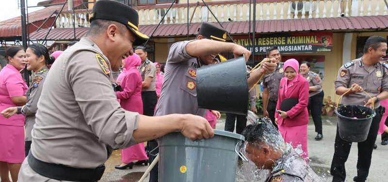 55 Personel Polres P.Siantar Naik Pangkat