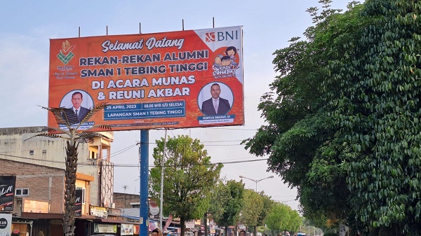 Baliho Reuni Akbar SMANSA Tebingtinggi Hiasi Wajah Kota