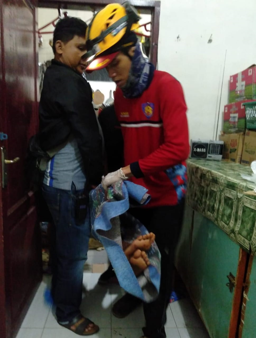 Polisi Selamatkan Nenek Terkunci 5 Hari Di Rumahnya