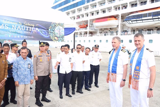 Kapal Pesiar MS Nautica Singgah Di Teluk Sabang