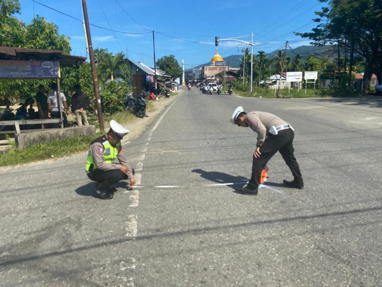 Nekat Terobos Lampu Merah, Pengendara Sepmor Patah Tulang