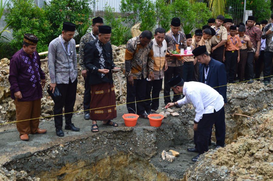 Peletakan Batu Pertama Pembangunan RKB Pesantren Teknologi Modern MBBS