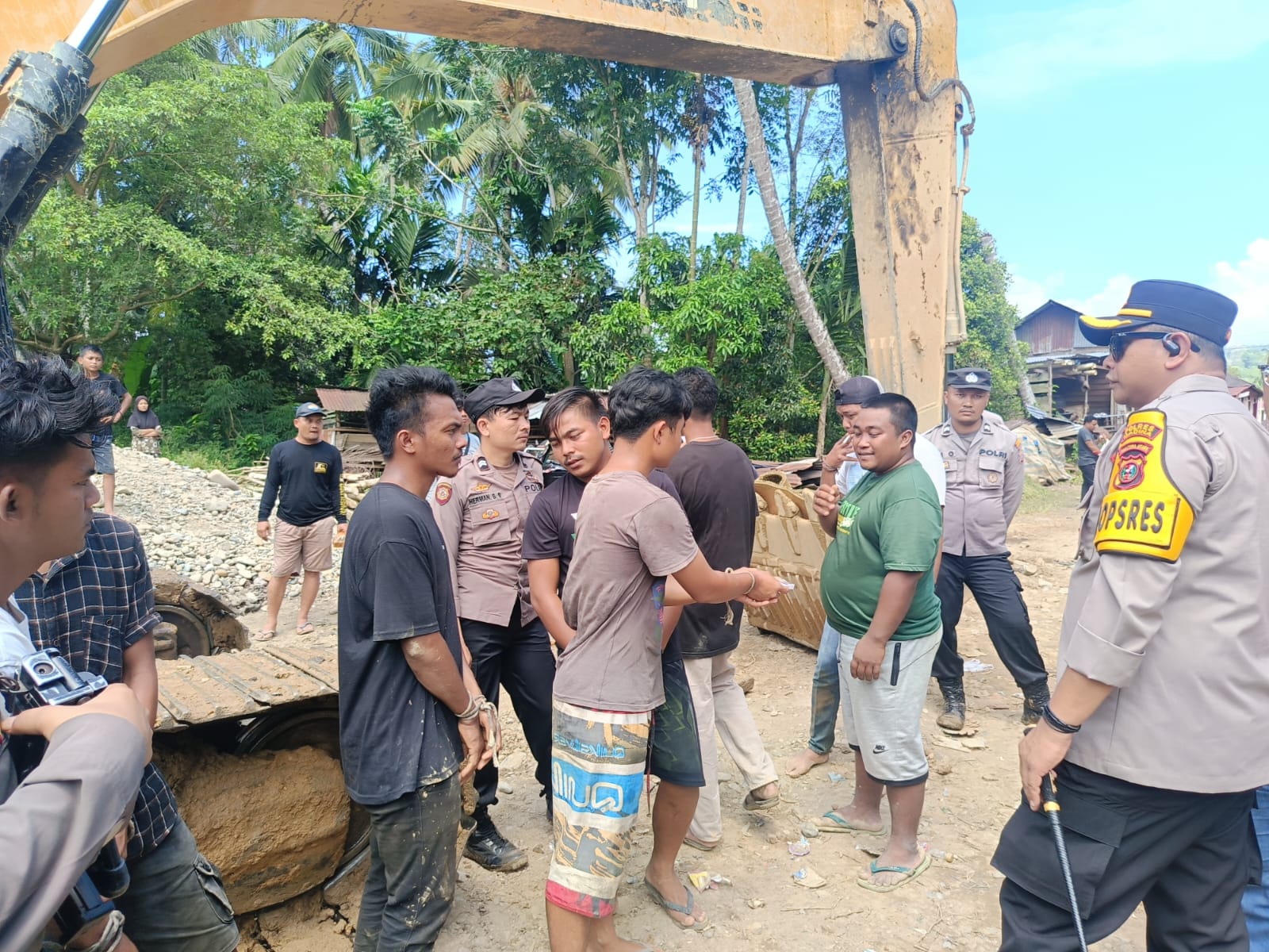 Razia PETI Kotanopan, 12 Ekskavator Dan 7 Karyawan Ditangkap