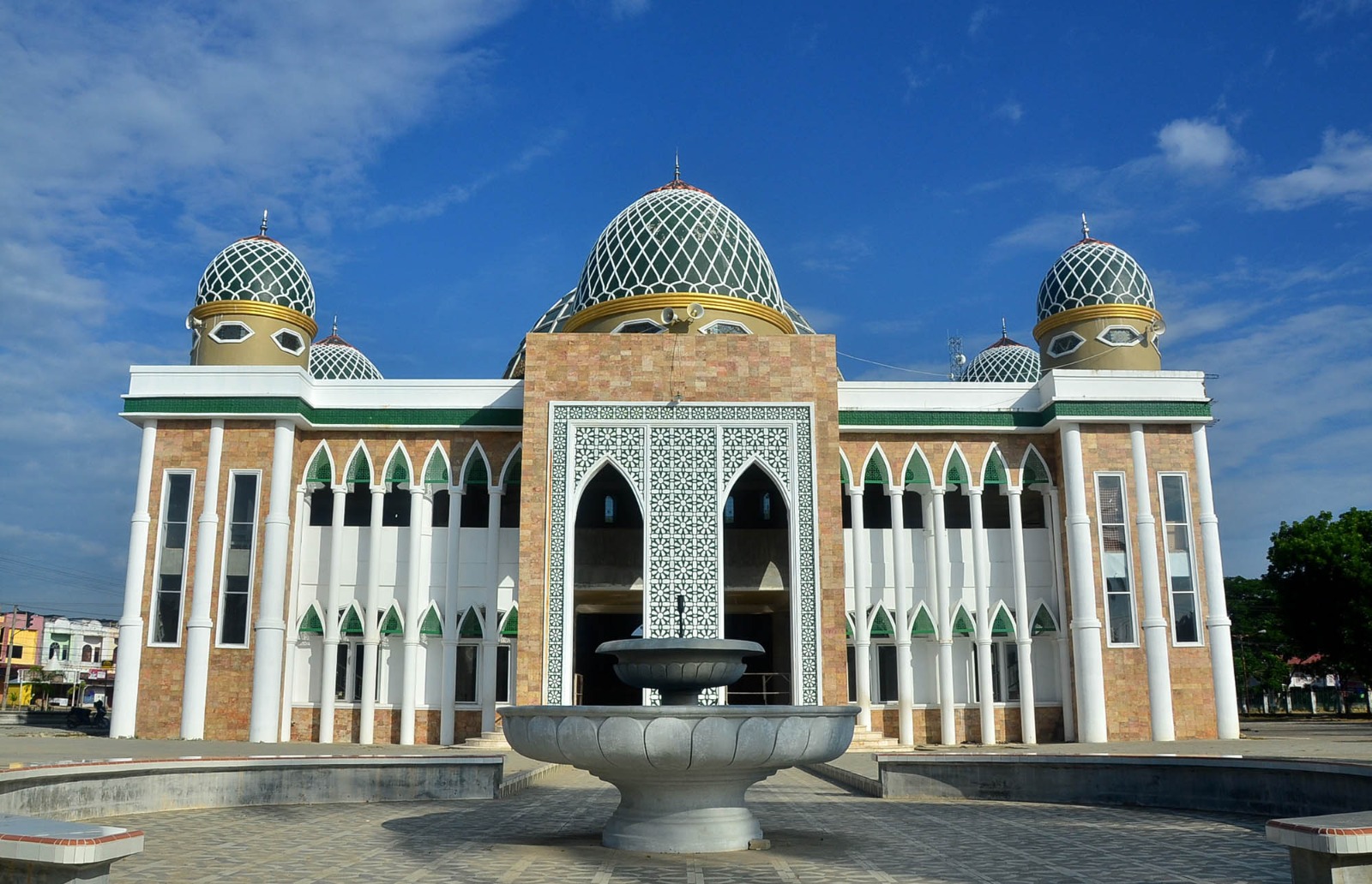Ayo Salat Tarawih Ke Masjid Agung Idi, Ini Daftar Imamnya