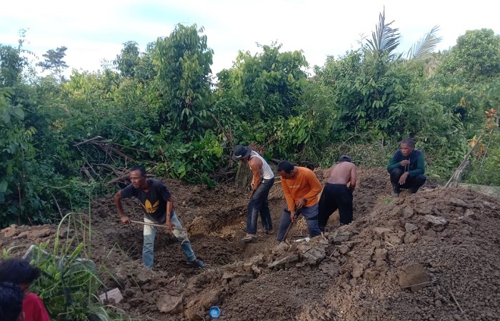 6 Jenazah Etnis Rohingya Dikebumikan Di Madat, 90 Dipindahkan Ke Peureulak Timur