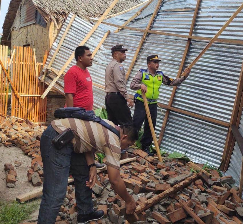 Hujan Disertai Angin Kencang Rusak Rumah Di Tebingtinggi