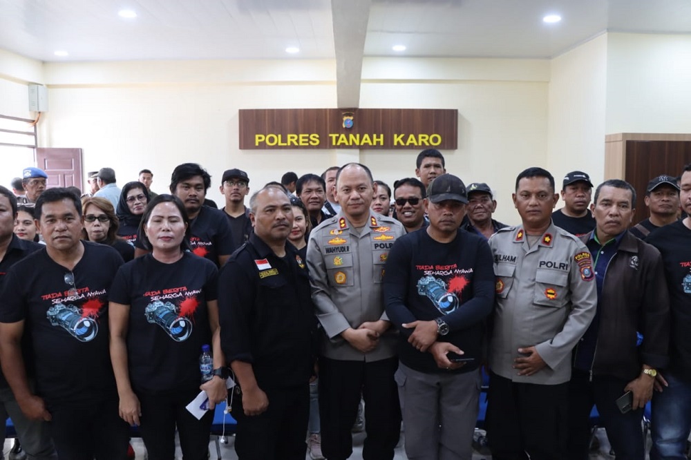 Puluhan Wartawan Aksi Damai Ke DPRD Dan Polres T. Karo