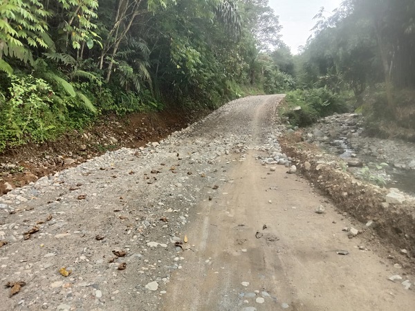 Warga Ragukan Kualitas Proyek Jalan Berbiaya Tujuh Miliar Rupiah