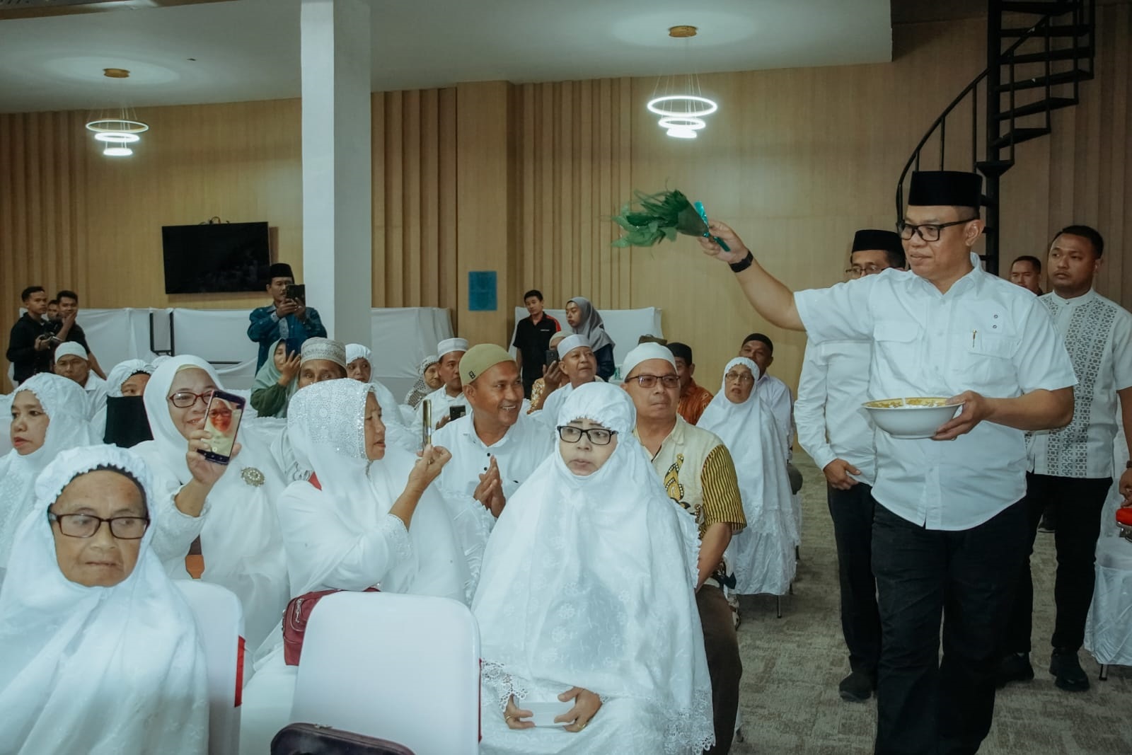 Jamaah Calhaj Batubara Ditepung Tawar