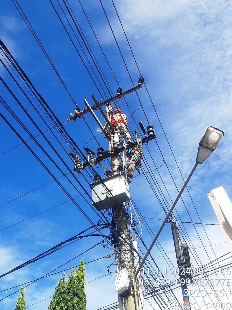 PT PLN ULP Sibuhuan Lakukan Perbaikan Jaringan