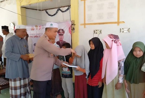Polisi Bantu Alquran Santri TPA
