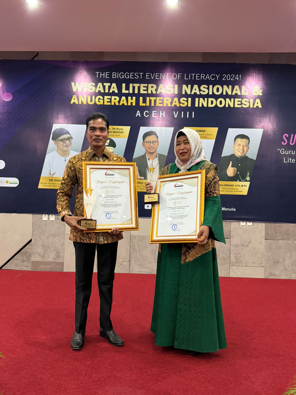 Syaridin Dan Suhartini Raih Perhargaan Anugerah Literasi Indonesia
