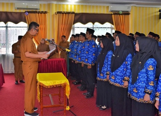 Usai Dilantik, 79 PNS Aceh Singkil Teken Pernyataan Tidak Pindah Selama 20 Tahun