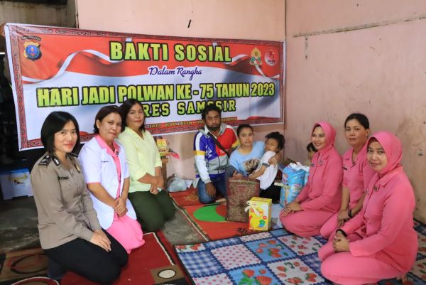 Semarakkan Hari Jadi Ke-75, Polwan Polres Samosir Gelar Bakti Sosial