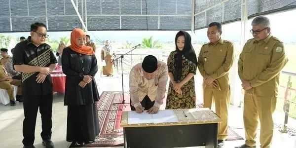Sekda Aceh Dampingi Gubernur Jatim Serahkan Gedung Serbaguna Tgk Chik Pante Geulima