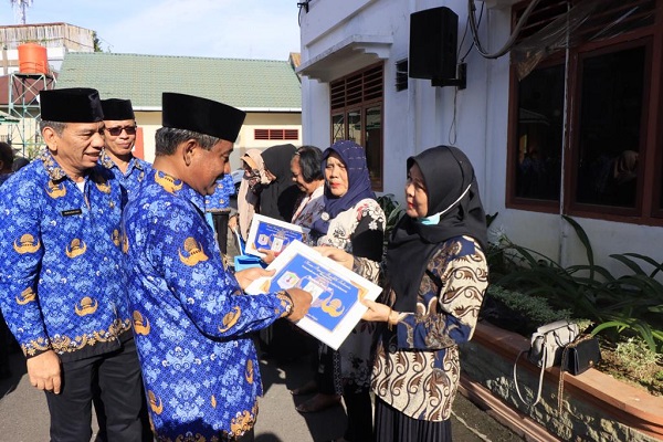 Wali Kota Binjai Serahkan SK PNS Dan PPPK Tenaga Kesehatan 