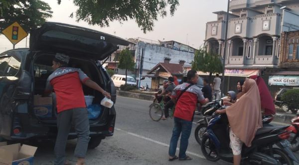 ELANG Komunitas Aceh Berbagi Takjil