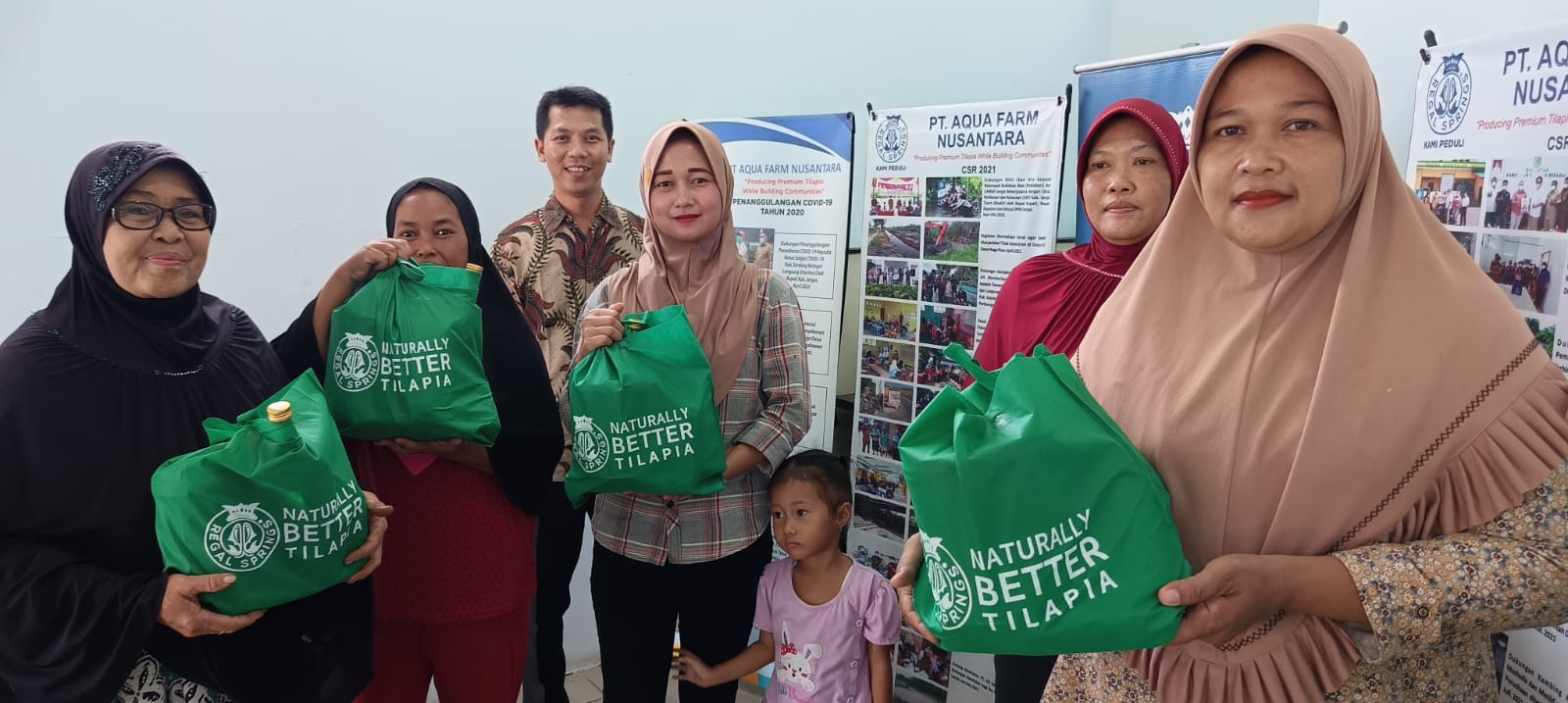 Jelang Hari Raya, Regal Springs Indonesia Bagikan Paket Lebaran Untuk Masyarakat