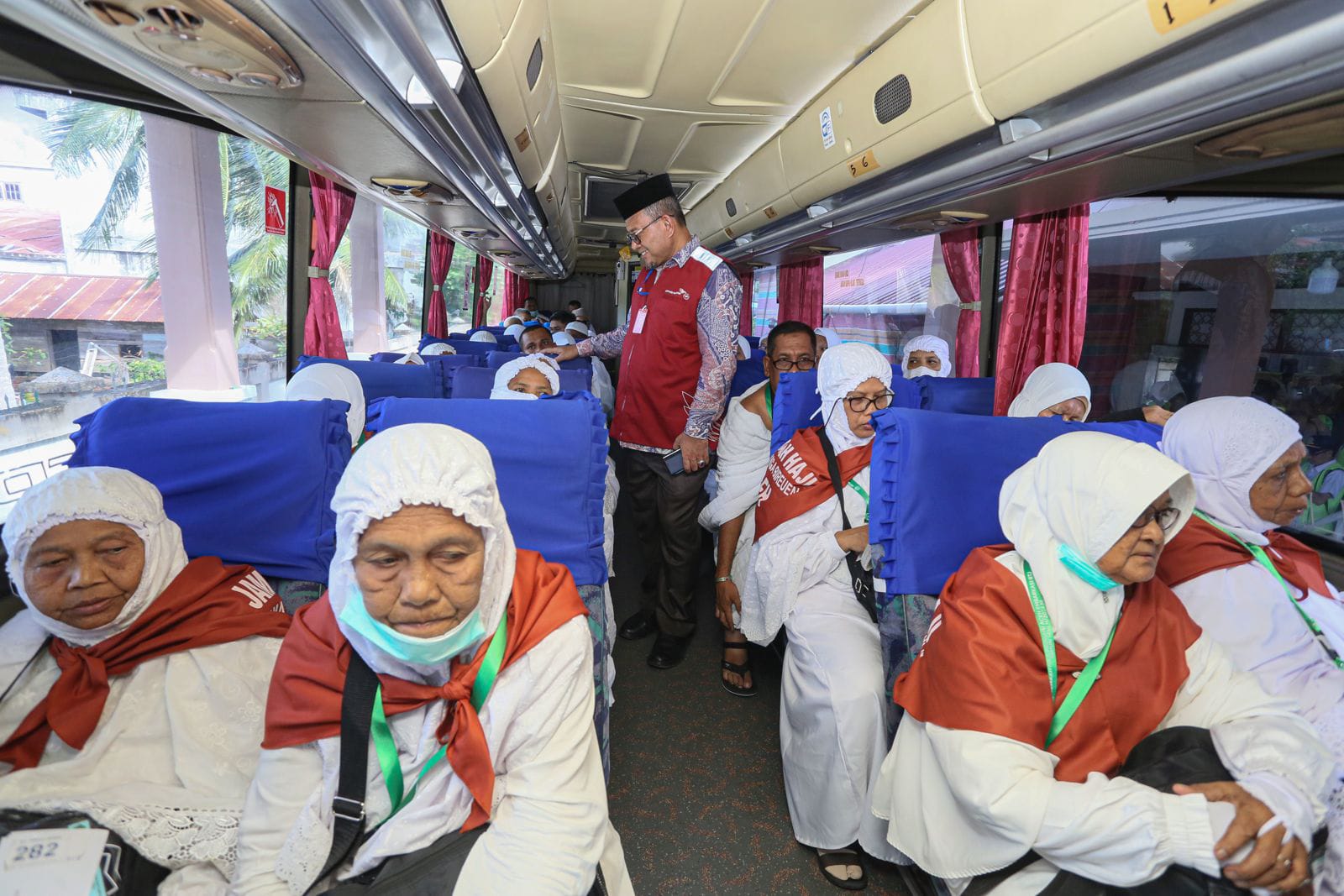 Calhaj Kloter 02 Asal Bireuen Terbang Ke Jeddah