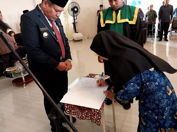 Pj Bupati Abdya Ambil Sumpah 121 Fungsional Guru