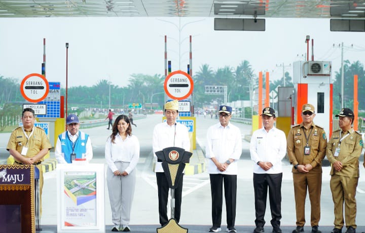 Jokowi: Keberadaan Jalan Tol Tingkatkan Konektivitas Dan Kecepatan Logistik