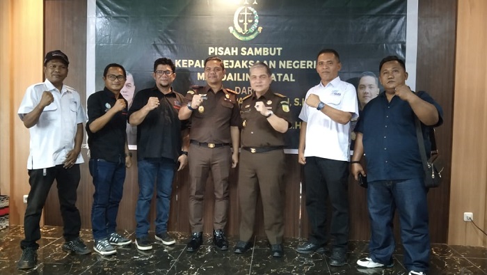Pisah Sambut Kajari Madina Penuh Rasa Kekeluargaan