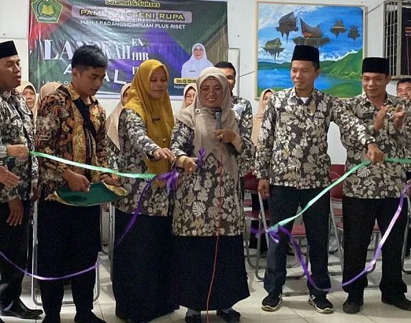 MAN 1 Padangsidimpuan Gelar Pameran Seni Lukis Karya Siswa