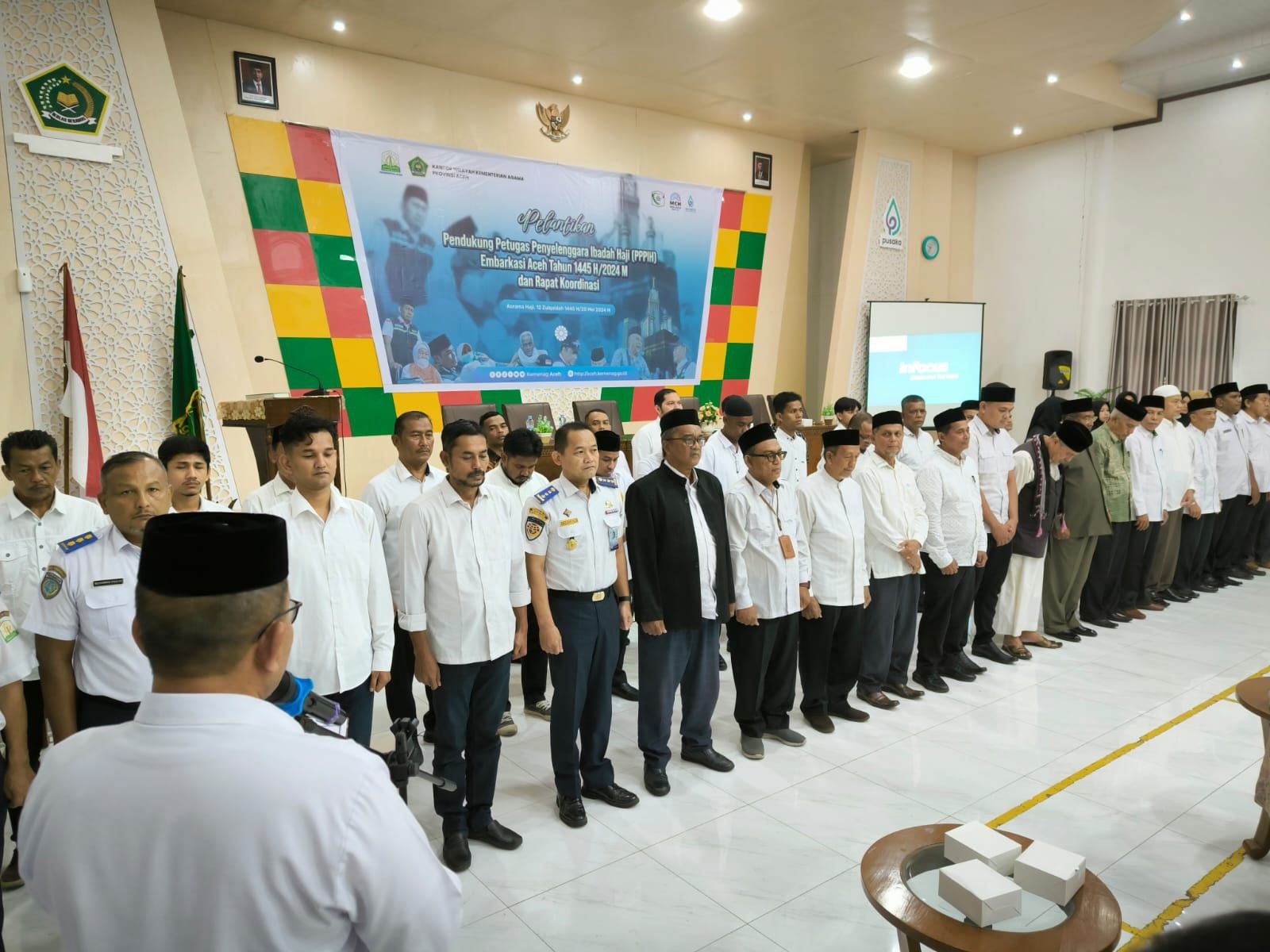 Lantik 140 PPIH Embarkasi Aceh, Azhari Minta Petugas Layani Jamaah Secara Maksimal