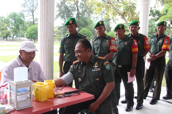 Kodim 0104/Atim Donor Darah Peringati Hari Juang TNI AD
