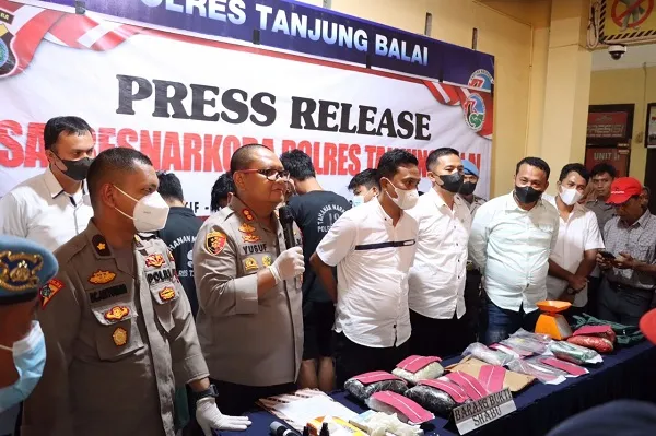 Pengantin Baru Bulan Madu Di Bui,<br>Polisi Sita Ribuan Gram Sabu
