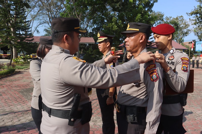 Kapolres Langkat Pimpin Upacara Kenaikan Pangkat Pengabdian