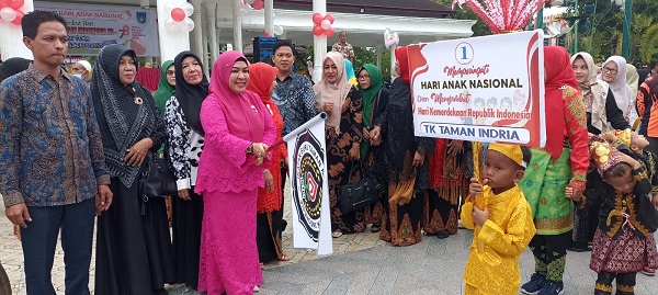 Seribuan Murid TK Langsa Ikuti Pawai Alegoris