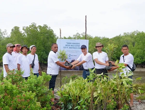 PT Indotruck Utama Tanam 2000 Mangrove