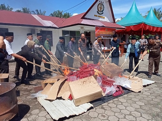 Kejari Palas Musnahkan 103 BB Pidana Umum
