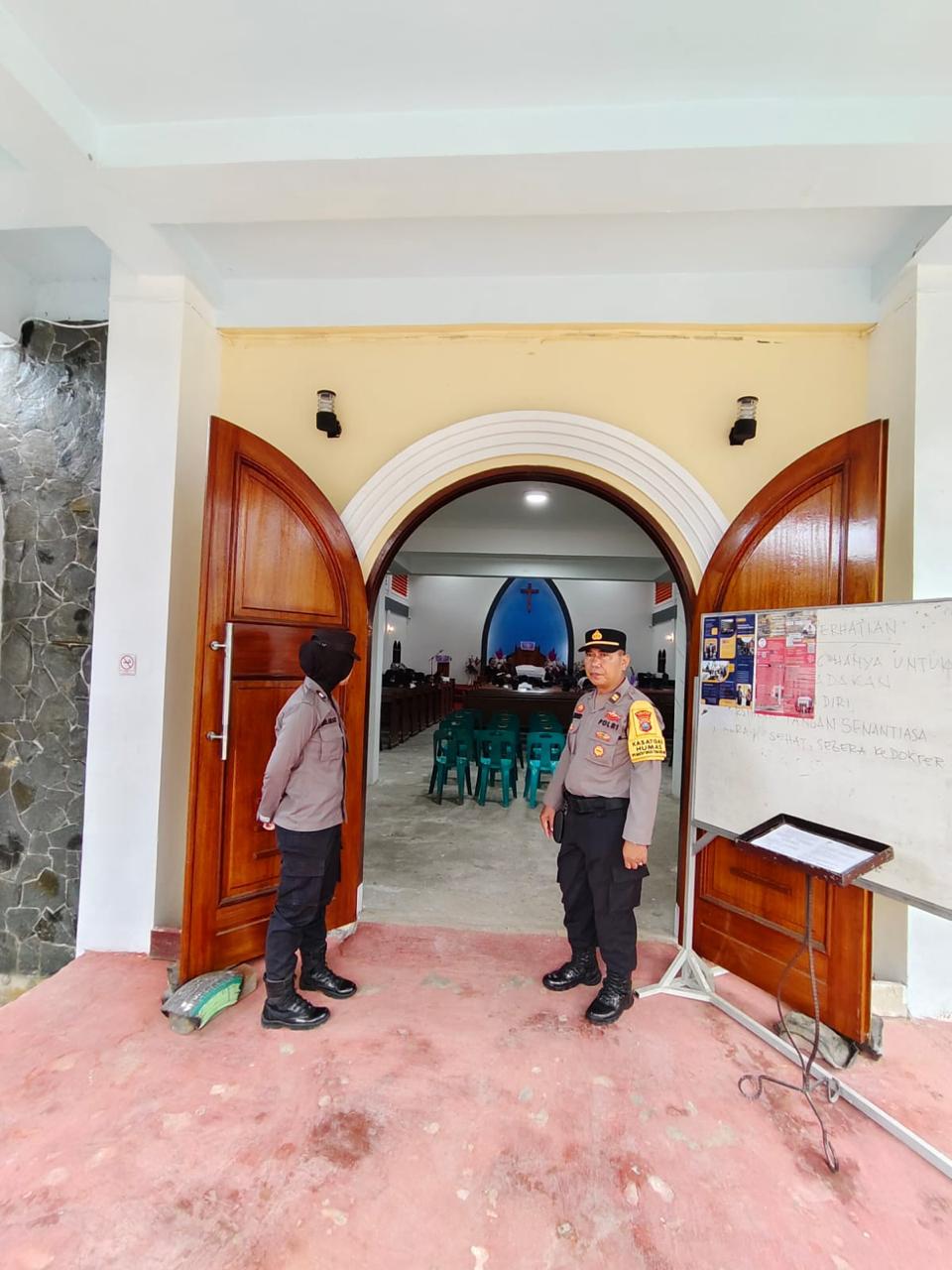 Personel Polres Sibolga Amankan Ibadah Jumat Agung