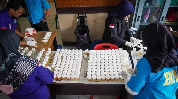 Ratusan Petugas Satpol PP-WH Banda Aceh Dites Urine