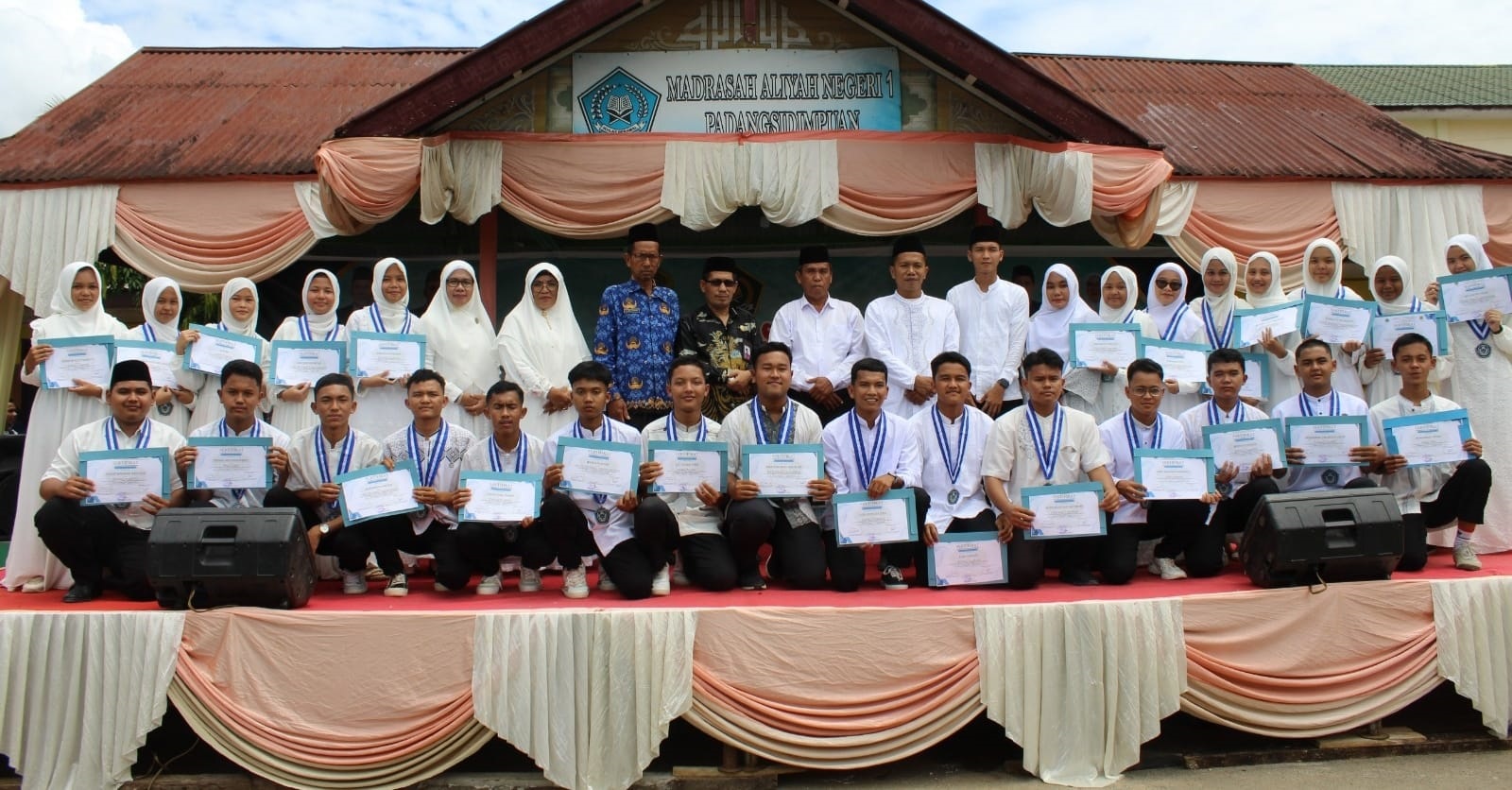 Kakan Kemenag Kagum Siswa MAN 1 Padangsidimpuan Khataman Al Qur'an