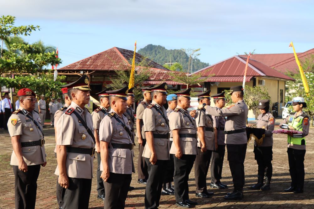 Kapolres Tapteng Pimpin Sertijab Wakapolres, Kabag, Kasat Dan 3 Kapolsek